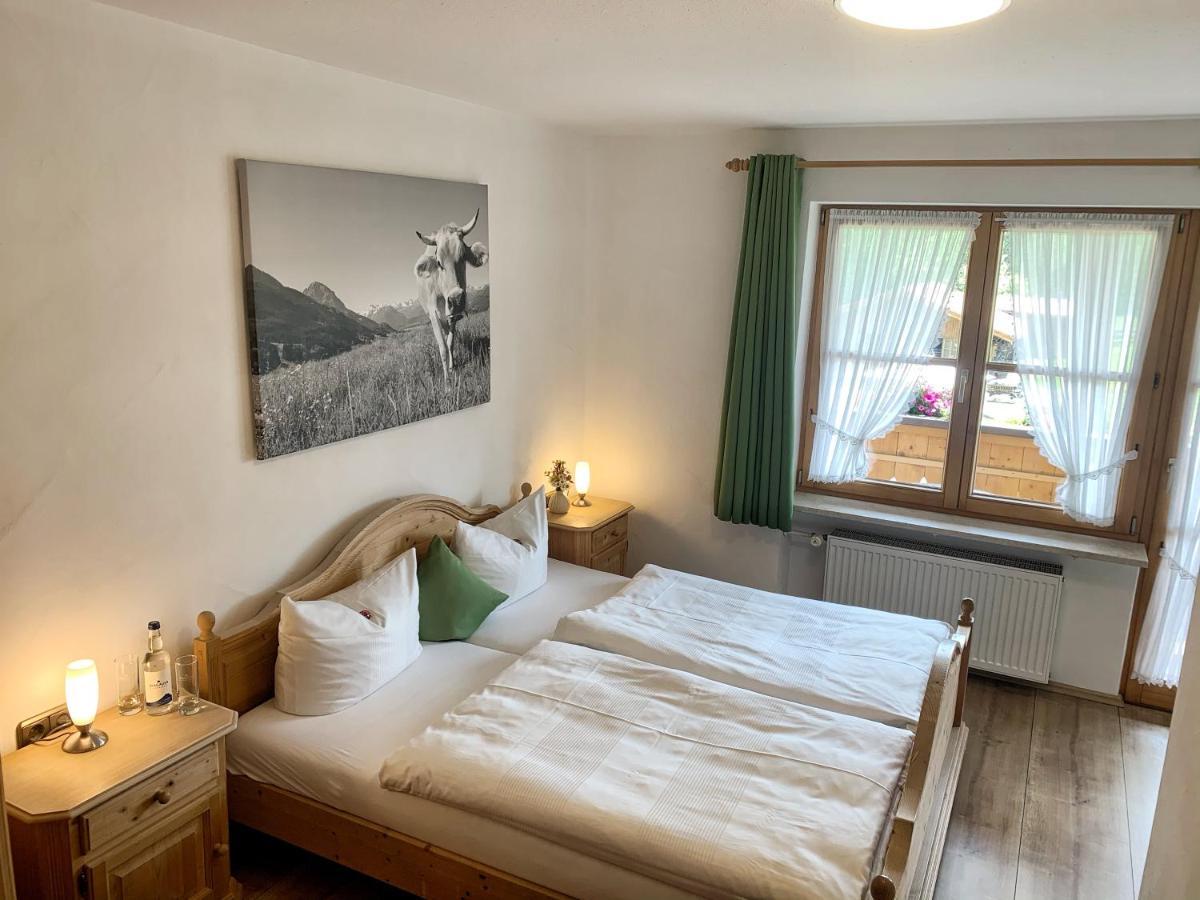 Gaestehaus "Zur Schmiede" Wertach Extérieur photo